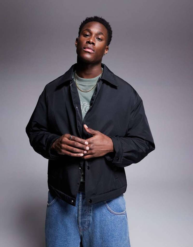 ASOS DESIGN - Mittelschwere Harrington-Jacke in Schwarz mit kurzem Oversize-Schnitt von ASOS DESIGN