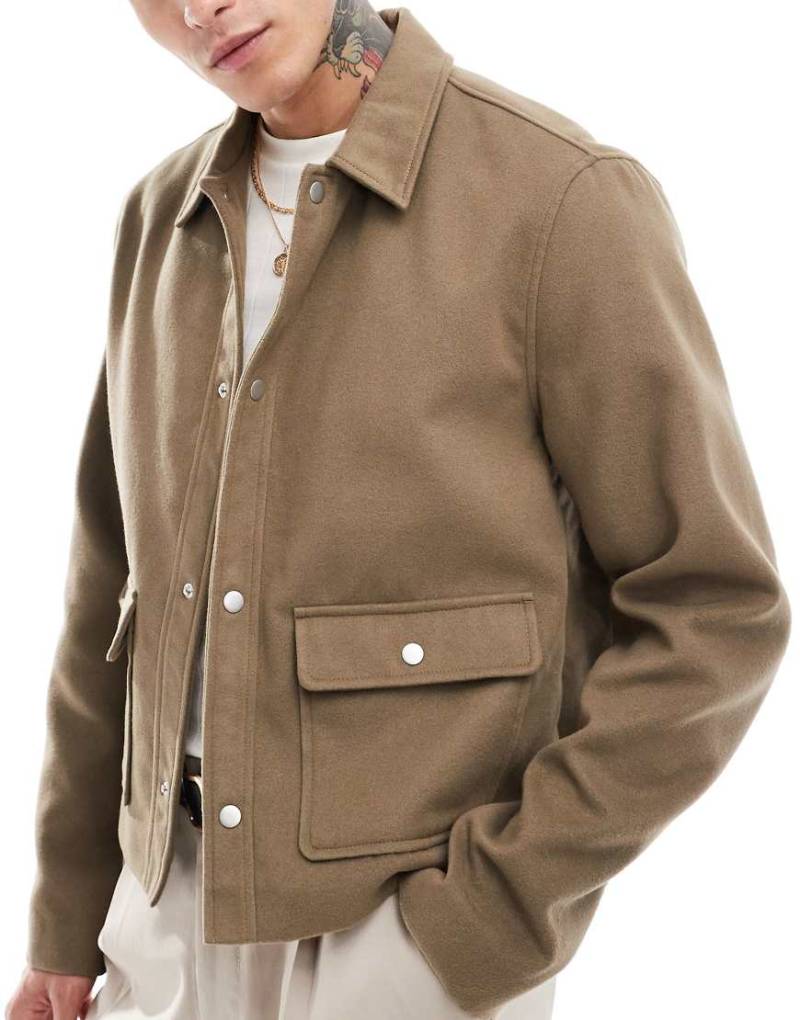 ASOS DESIGN - Kurze Harrington-Jacke in Wolloptik in Hellbraun-Grün von ASOS DESIGN