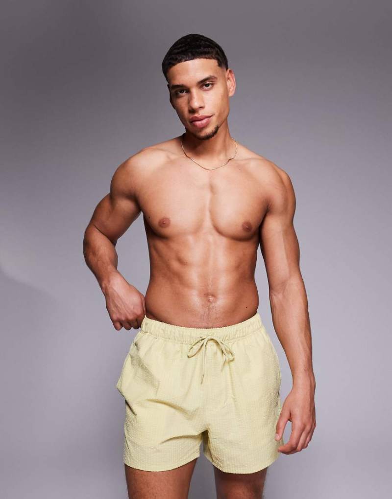 ASOS DESIGN - Kurze Seersucker-Badeshorts in Grün, Kombiteil von ASOS DESIGN