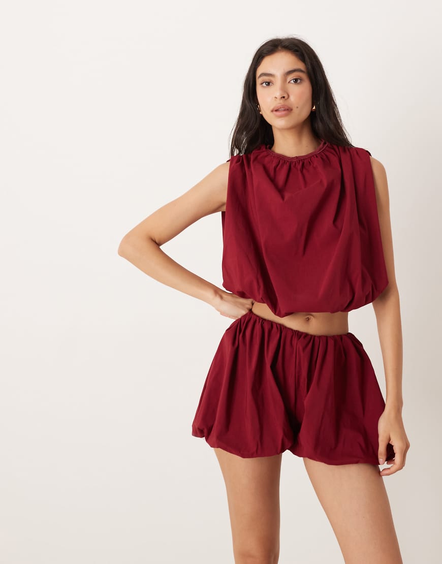 ASOS DESIGN - Kurze Shorts in Burgunderrot mit Ballonsaum, Kombiteil von ASOS DESIGN
