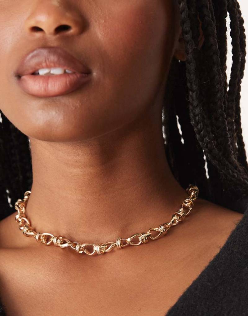 ASOS DESIGN - Kurze T-Steg-Halskette in Goldoptik mit klobigen verdrehten Kettengliedern-Goldfarben von ASOS DESIGN