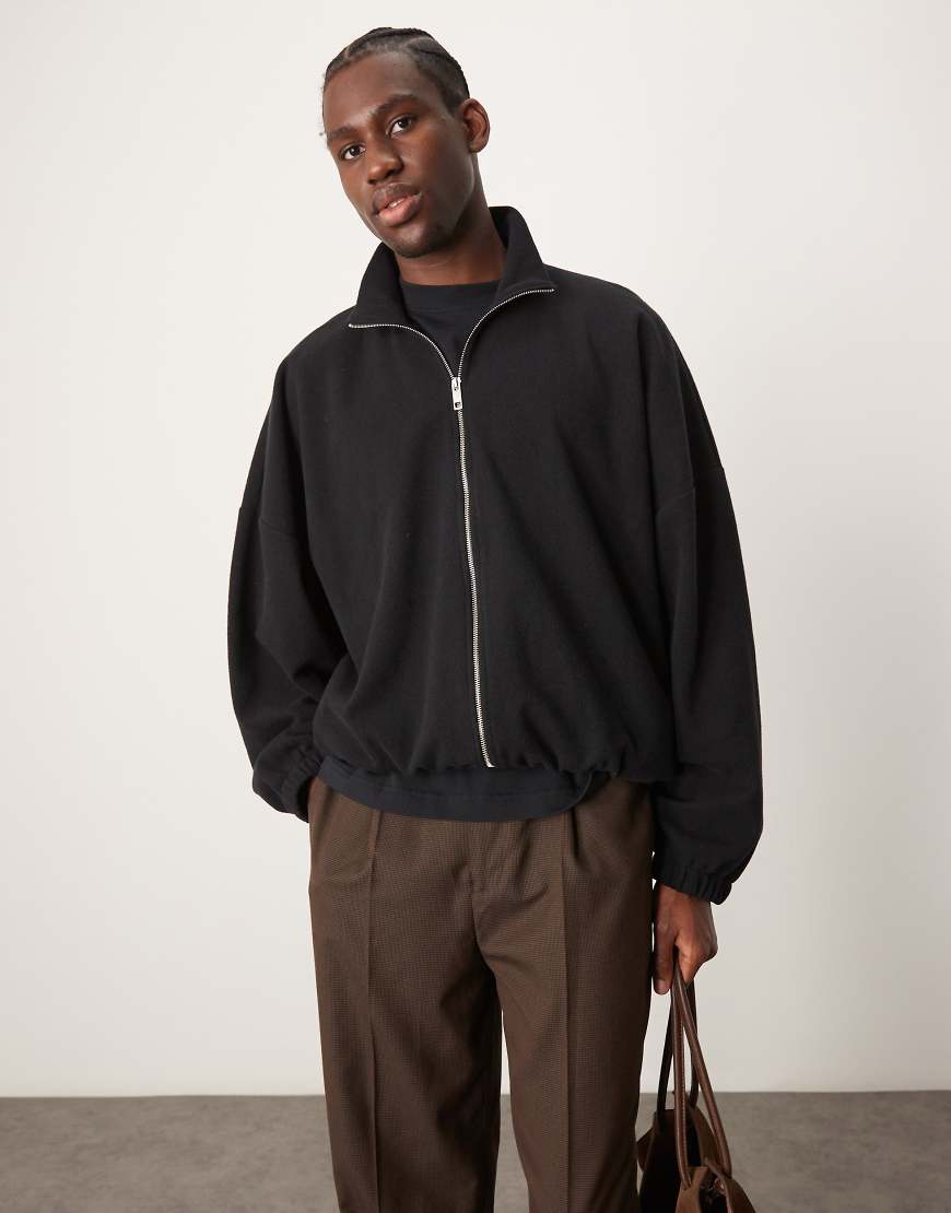 ASOS DESIGN - Kurze Trainingsjacke aus schwerem, gebürstetem Rippstoff in Schwarz mit extremer Oversize-Passform ASOS DESIGN - Kurze Trainingsjacke aus schwerem, gebürstetem Rippstoff in Schwarz mit extremer Oversize-Passform von ASOS DESIGN