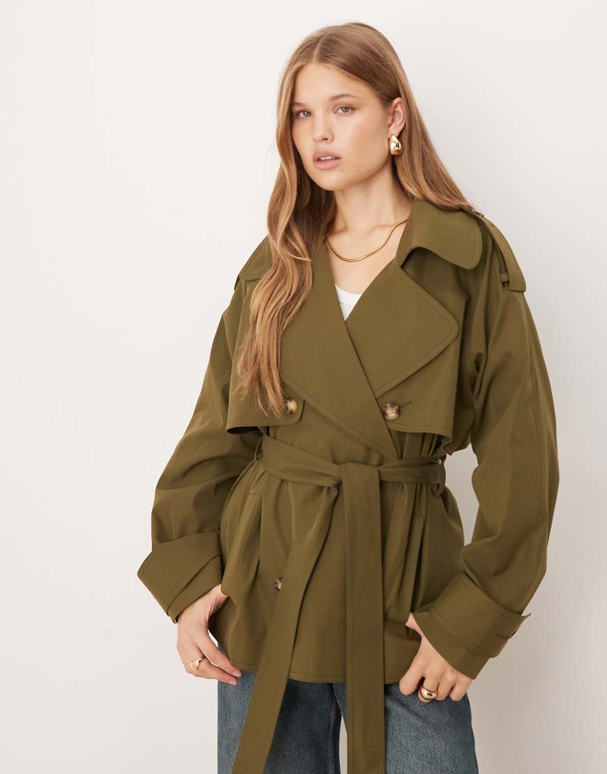 ASOS DESIGN - Kurzer Oversize-Trenchcoat in Olivgrün mit Gürtel von ASOS DESIGN