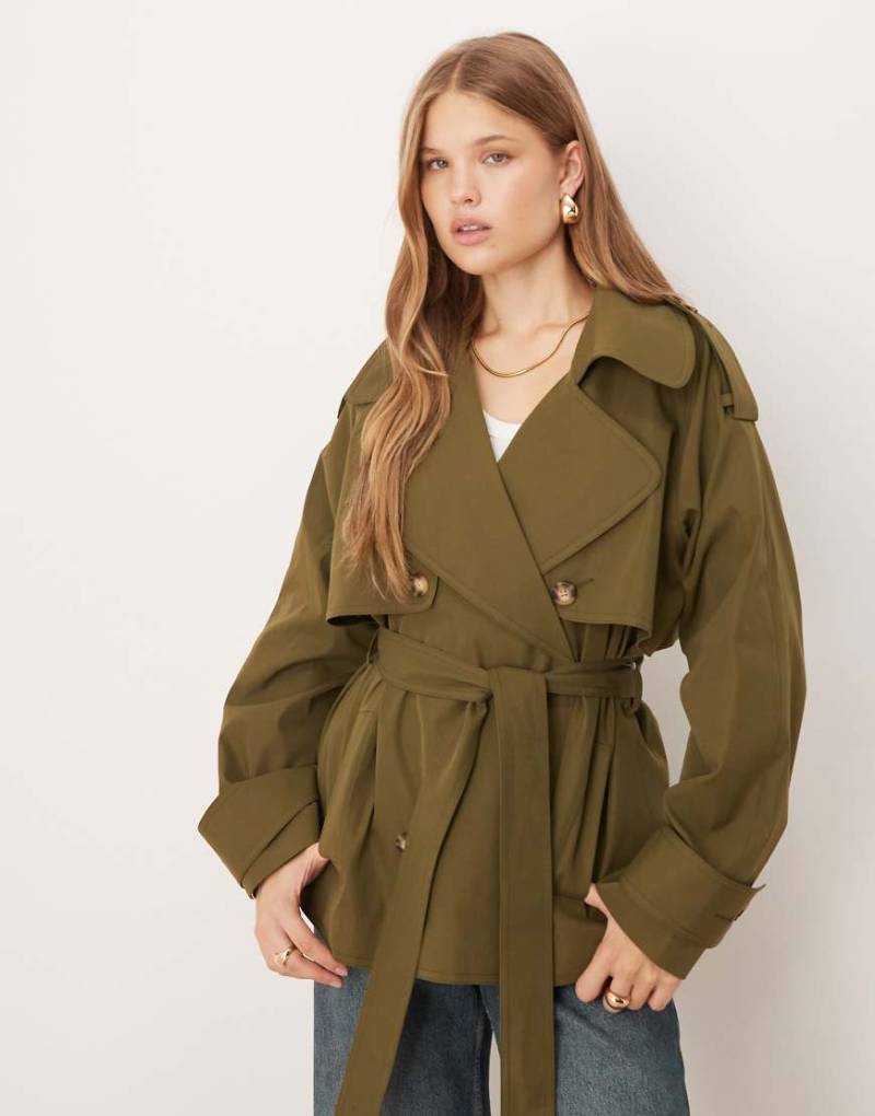 ASOS DESIGN - Kurzer Oversize-Trenchcoat in Olivgrün mit Gürtel von ASOS DESIGN