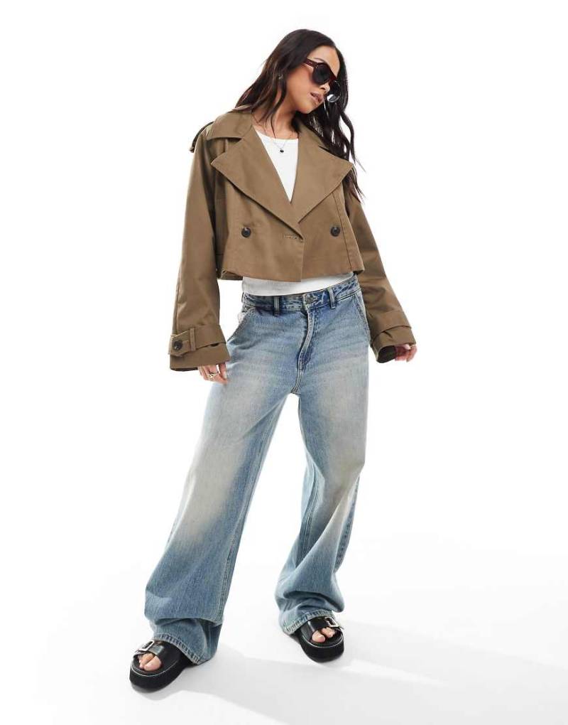 ASOS DESIGN - Kurzer Trenchcoat in Olivgrün von ASOS DESIGN