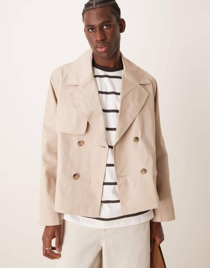 ASOS DESIGN - Kurzer Trenchcoat in Stein-Neutral von ASOS DESIGN