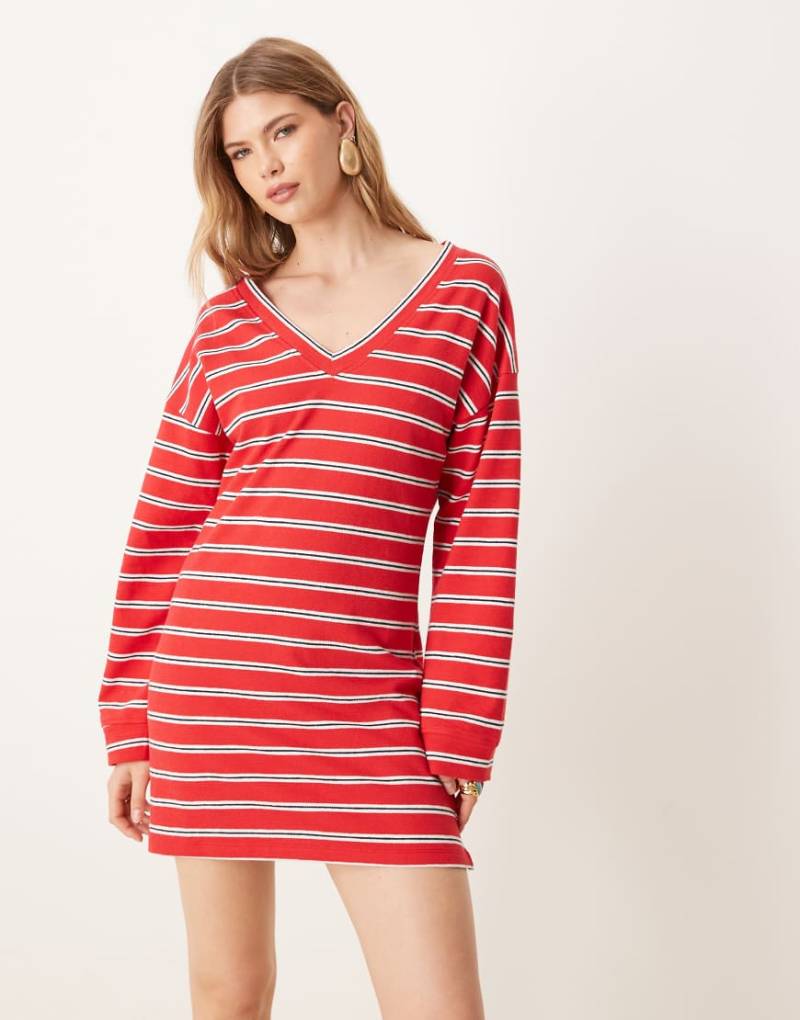 ASOS DESIGN - Kurzes, langärmliges Shirt-Kleid in Rot gestreift-Bunt von ASOS DESIGN
