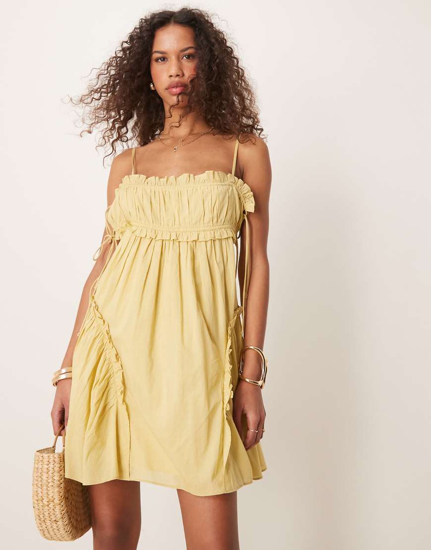 ASOS DESIGN - Kurzes Babydoll-Kleid in gewaschenem Limettengrün mit Rüschensaum-Keine Farbe von ASOS DESIGN