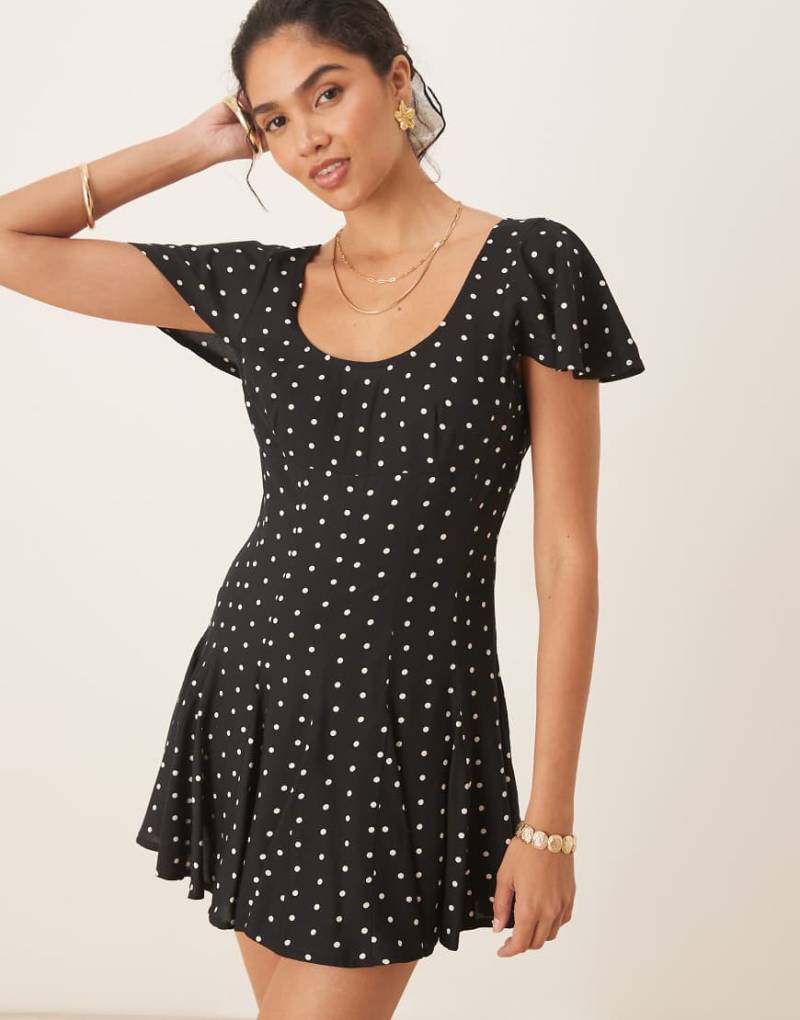 ASOS DESIGN - Kurzes Freizeitkleid mit Godetsaum und Punktemuster-Bunt von ASOS DESIGN