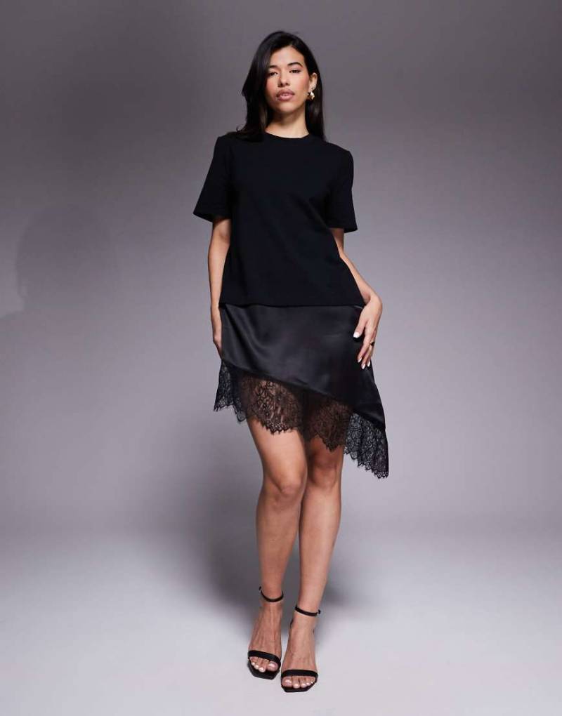 ASOS DESIGN - Kurzes Hybrid-T-Shirt-Kleid in Schwarz mit Spitzensaum von ASOS DESIGN