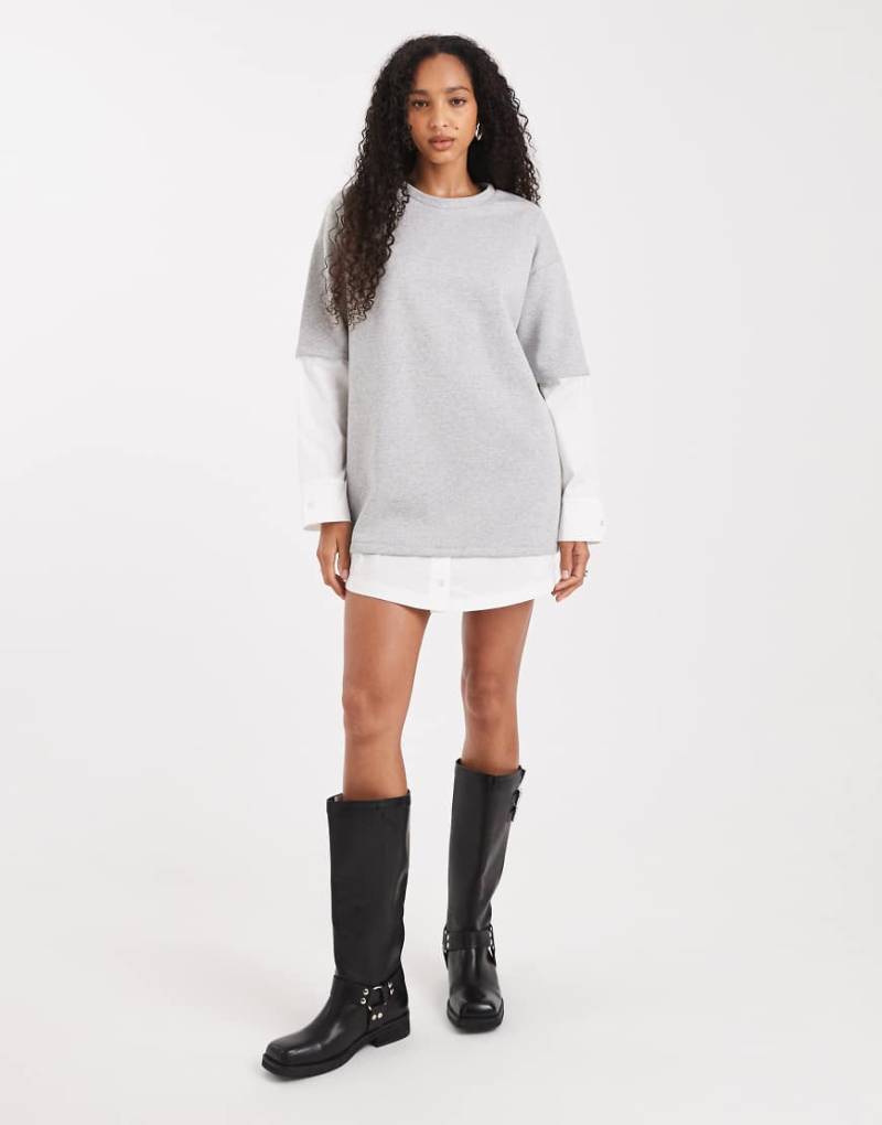 ASOS DESIGN - Kurzes T-Shirt-Kleid in Grau mit Oversize-Hemd darunter in Weiß-Bunt von ASOS DESIGN