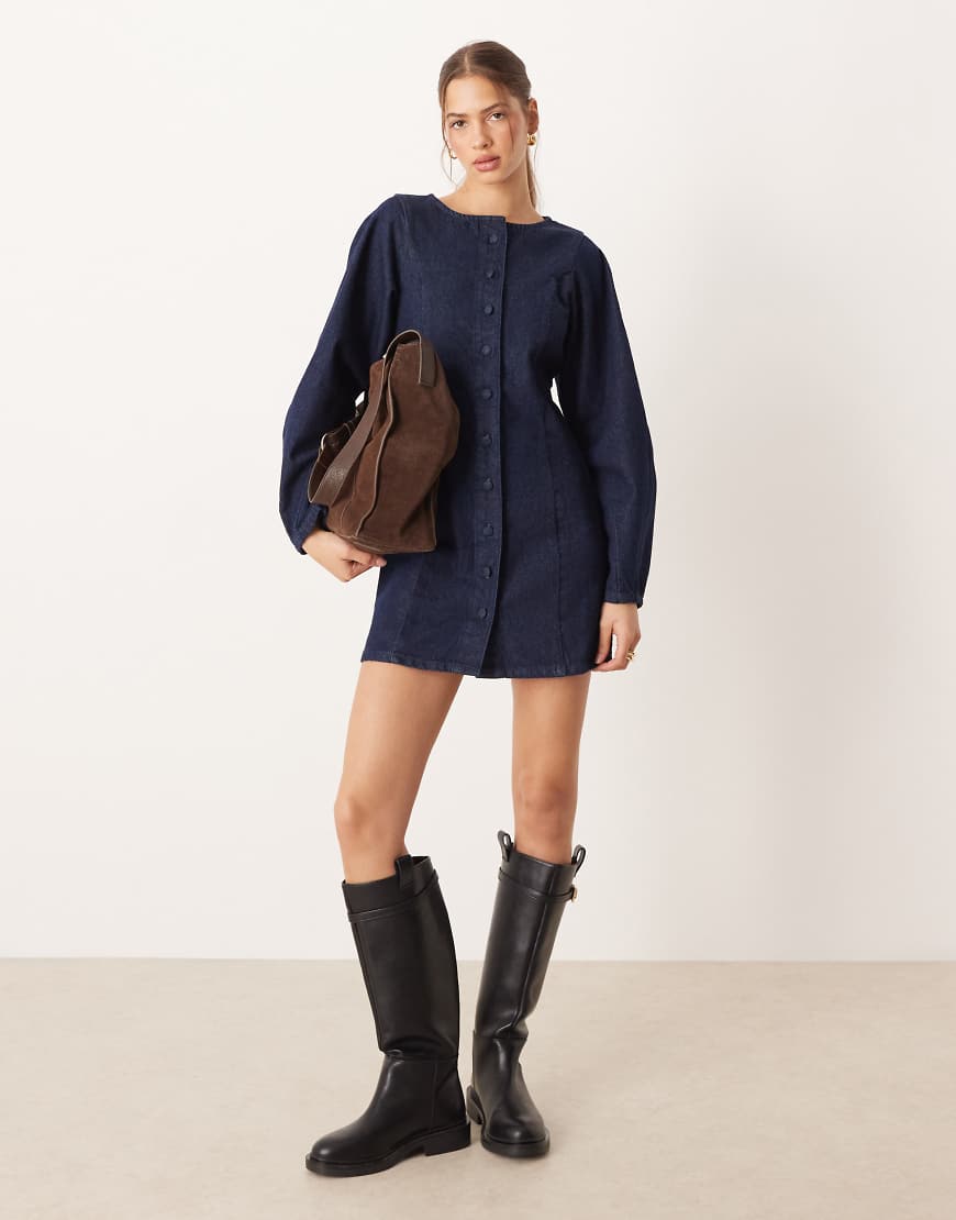 ASOS DESIGN - Kurzes Westen-Jeanskleid in Rinse mit Bananenärmeln-Marineblau von ASOS DESIGN