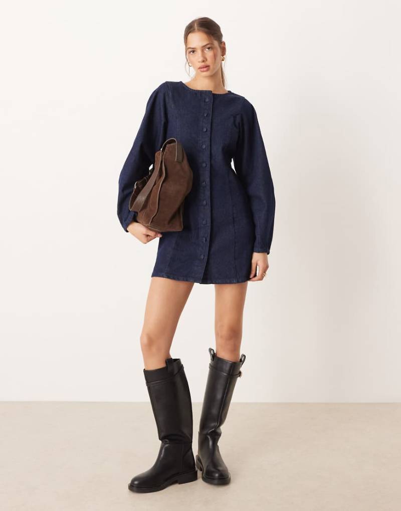 ASOS DESIGN - Kurzes Westen-Jeanskleid in Rinse mit Bananenärmeln-Marineblau von ASOS DESIGN
