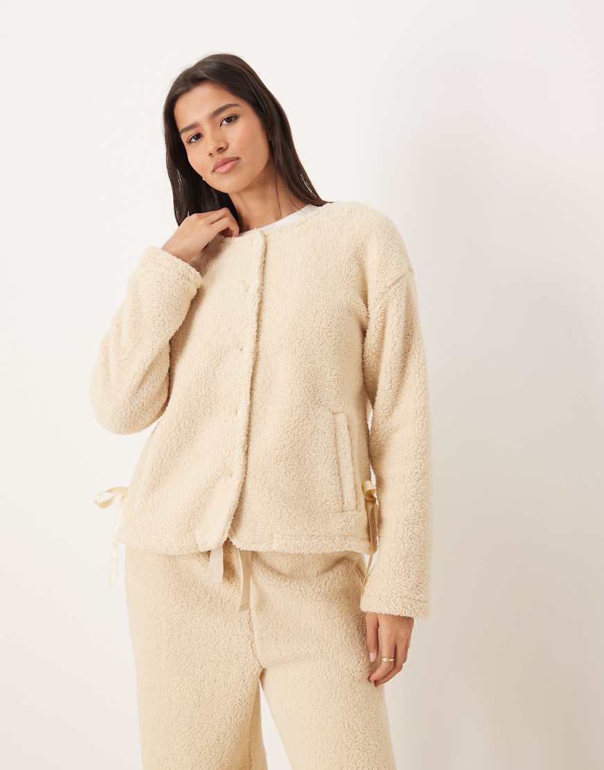 ASOS DESIGN - Kuschelige Lounge-Jacke aus Fleece in Hellbeige-Neutral von ASOS DESIGN