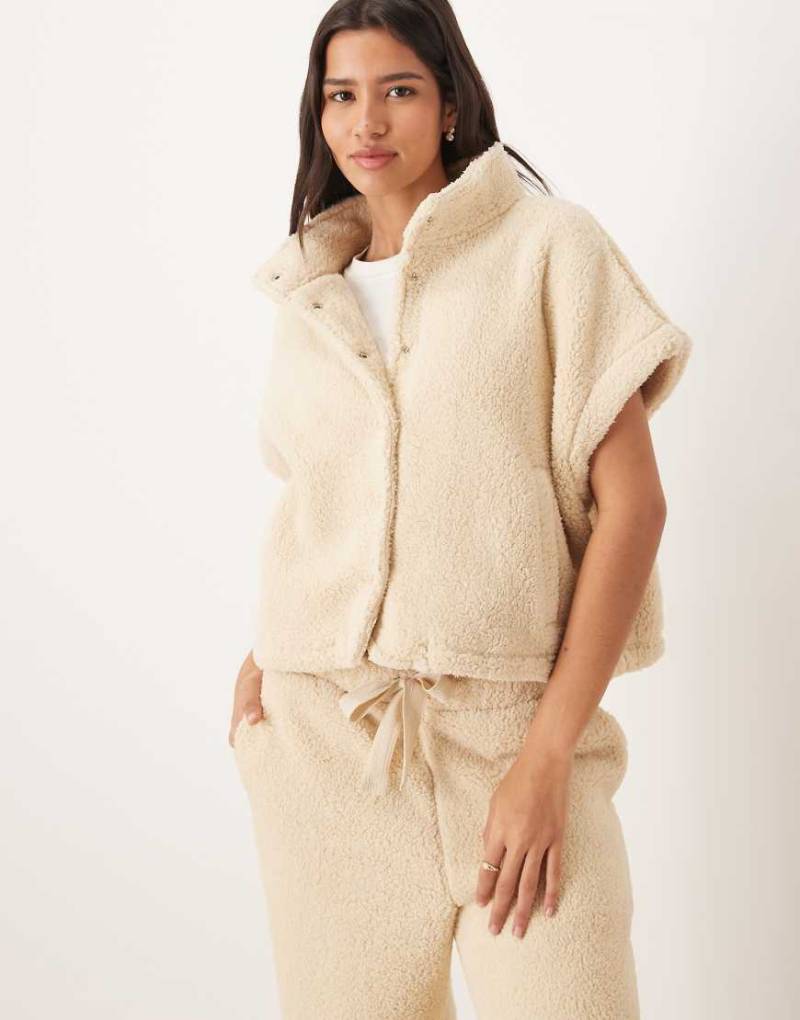 ASOS DESIGN - Kuschelige Lounge-Weste aus Fleece in Hellbeige-Neutral von ASOS DESIGN