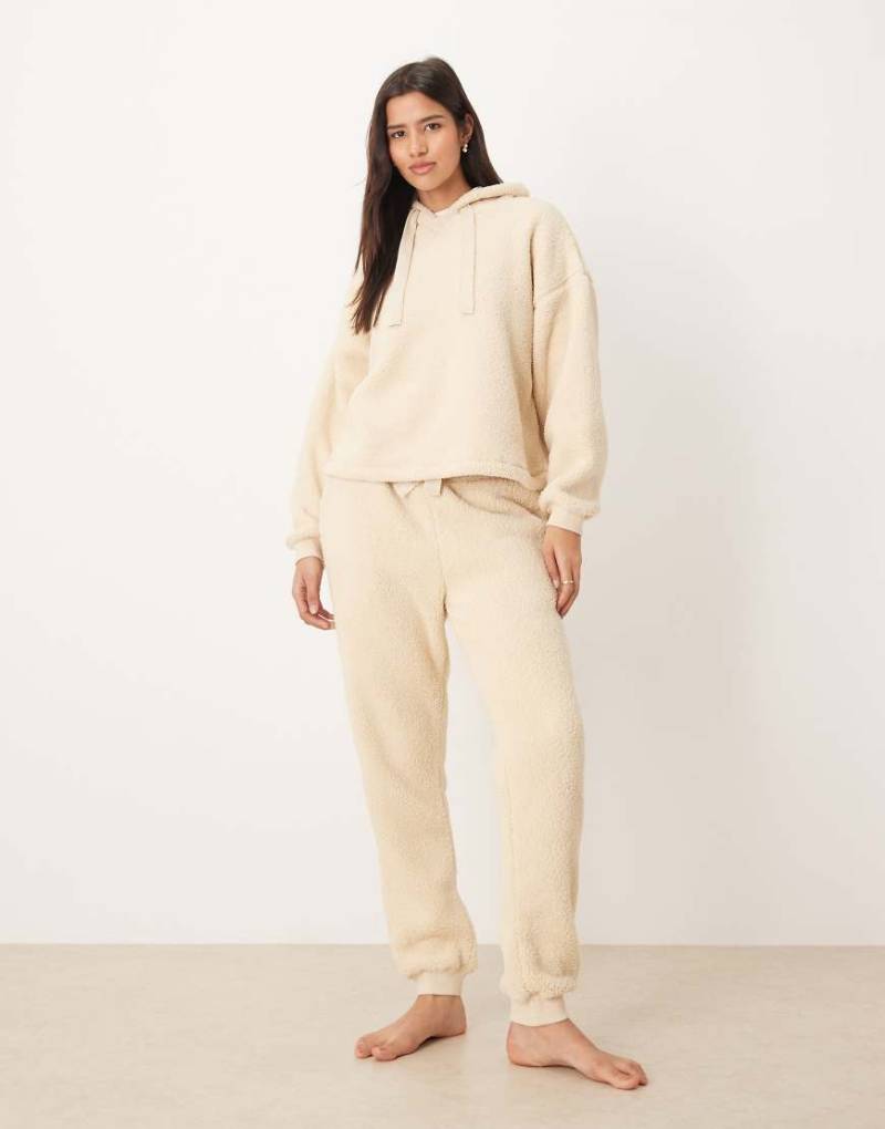ASOS DESIGN - Kuschliges Lounge-Set in Hellbeige mit Oversize-Kapuzenpullover und Jogginghose-Grau von ASOS DESIGN