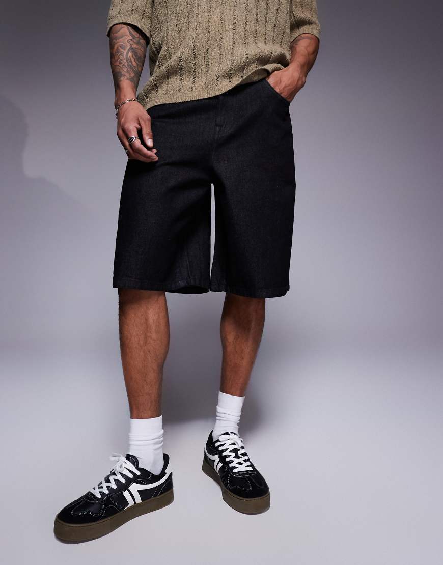 ASOS DESIGN - Länger geschnittene Carpenter-Jeans-Jorts in Schwarz ASOS DESIGN - Länger geschnittene Carpenter-Jeans-Jorts in Schwarz von ASOS DESIGN
