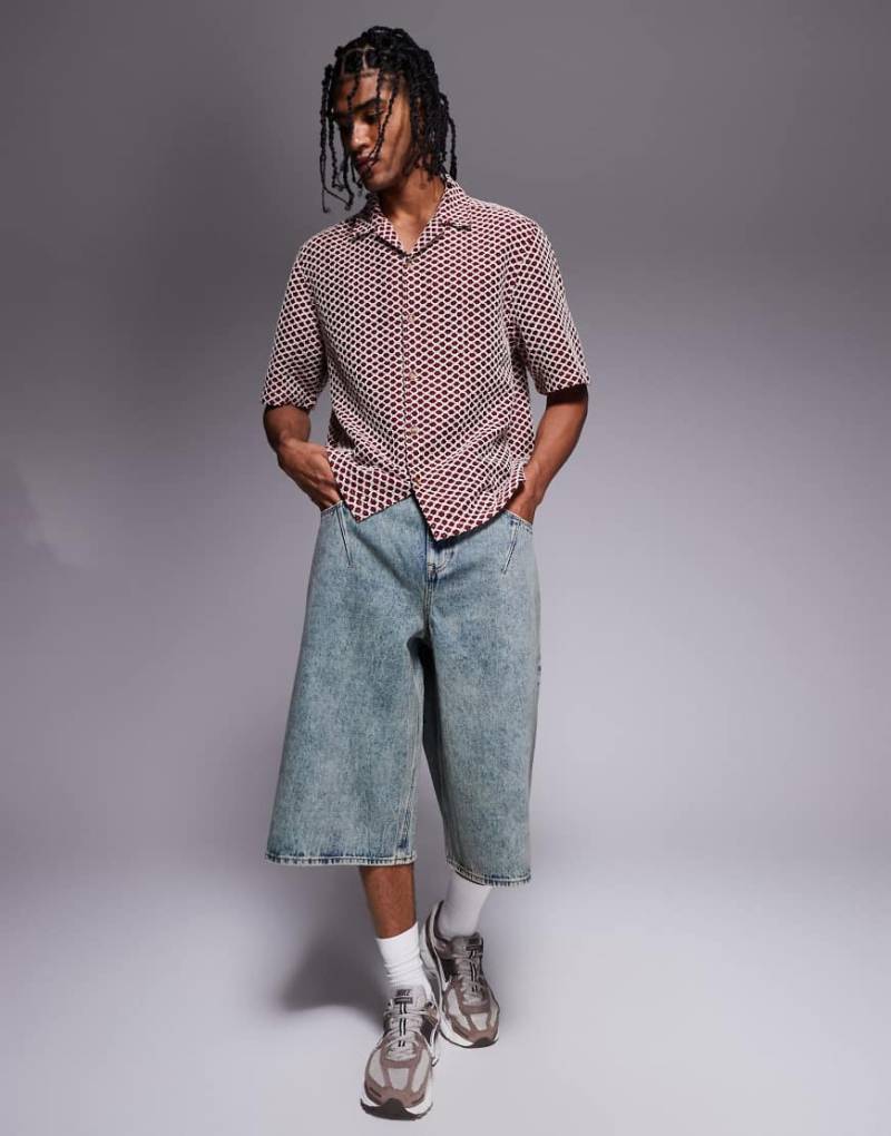 ASOS DESIGN - Länger geschnittene Jeans-Jorts in Acid-Waschung mit Faltendetail-Grün von ASOS DESIGN