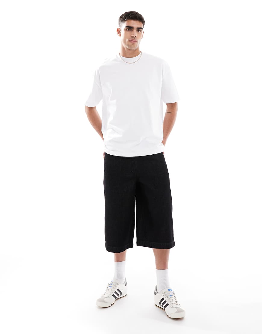 ASOS DESIGN - Länger geschnittene Jeans-Jorts in schwarzer Rinse-Waschung ASOS DESIGN - Länger geschnittene Jeans-Jorts in schwarzer Rinse-Waschung von ASOS DESIGN