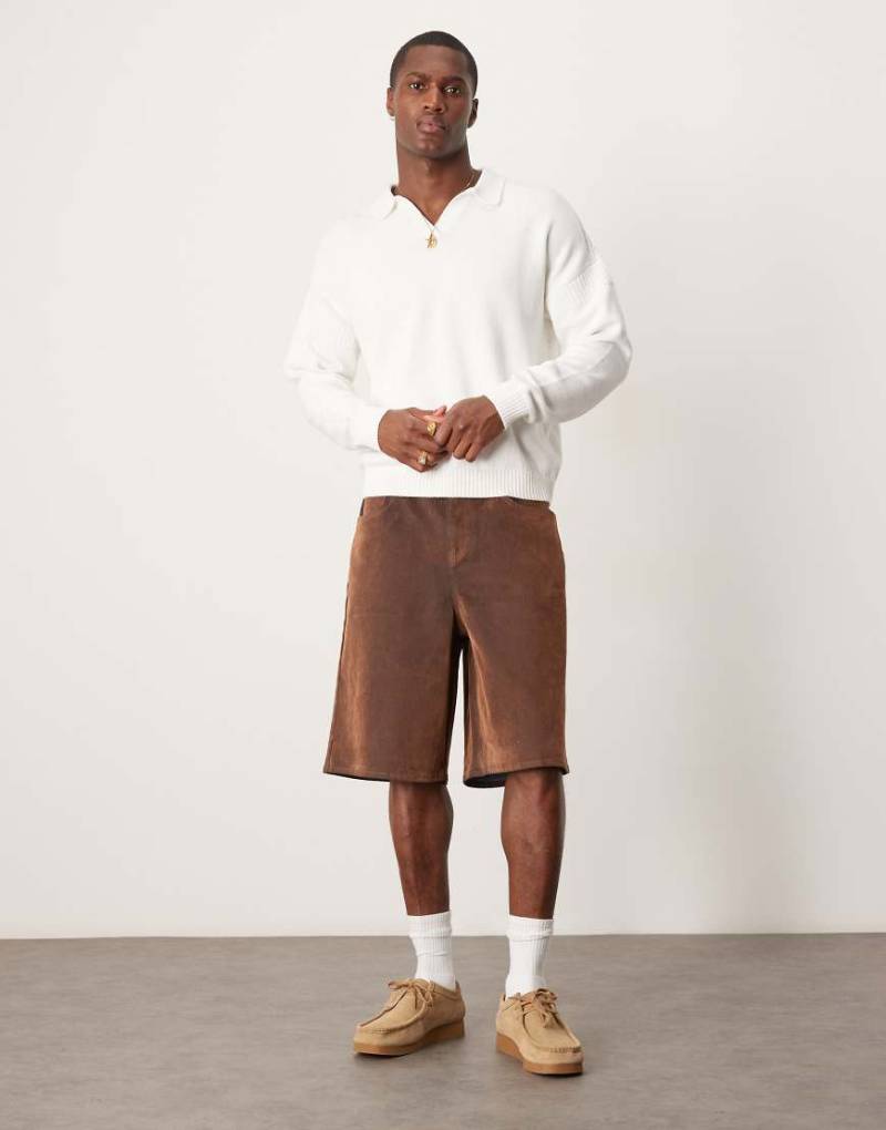 ASOS DESIGN - Lange Jeans-Jorts in Hellbraun-Neutral von ASOS DESIGN
