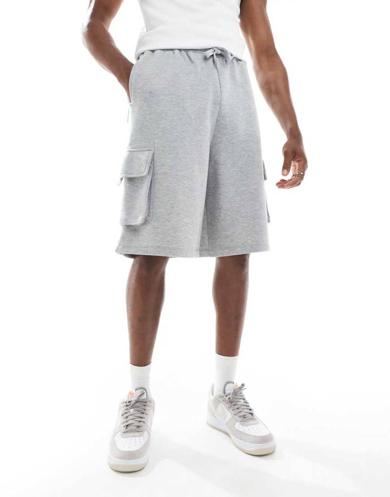 ASOS DESIGN - Länger geschnittene Oversize-Shorts in Grau meliert mit Utility-Taschen von ASOS DESIGN