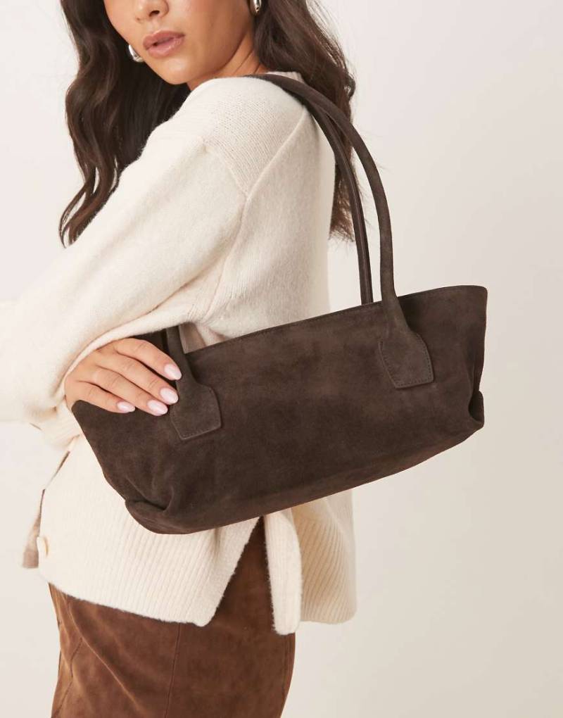 ASOS DESIGN - Längliche Handtasche aus Wildleder in Schokobraun-Brown von ASOS DESIGN