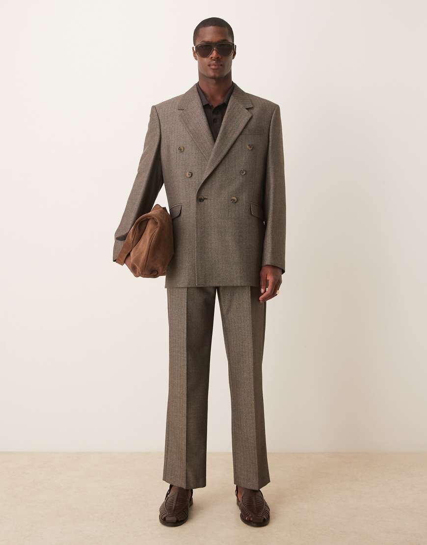ASOS DESIGN - Lässig geschnittene Anzugjacke im Woll-Look in Anthrazit mit Fischgrätmuster-Braun von ASOS DESIGN