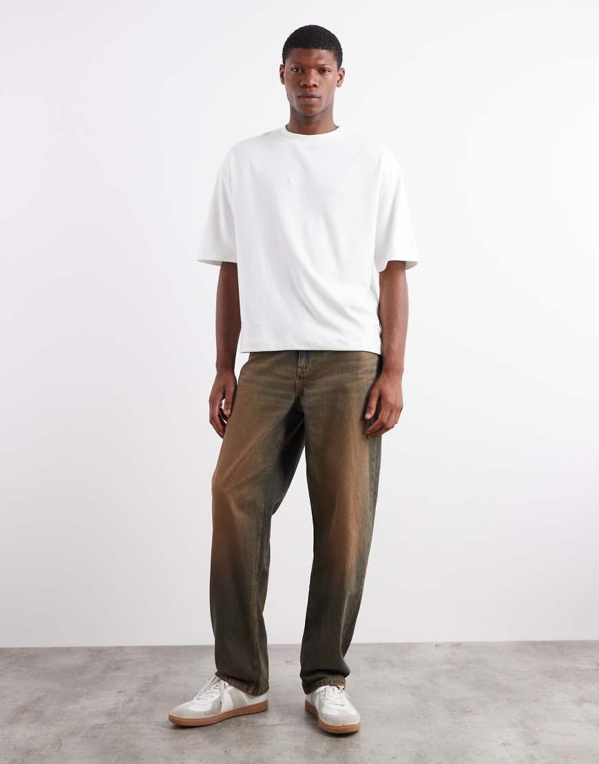 ASOS DESIGN - Lässig geschnittene Jeans in Blau in mittlerer Waschung mit brauner Tönung ASOS DESIGN - Lässig geschnittene Jeans in Blau in mittlerer Waschung mit brauner Tönung von ASOS DESIGN
