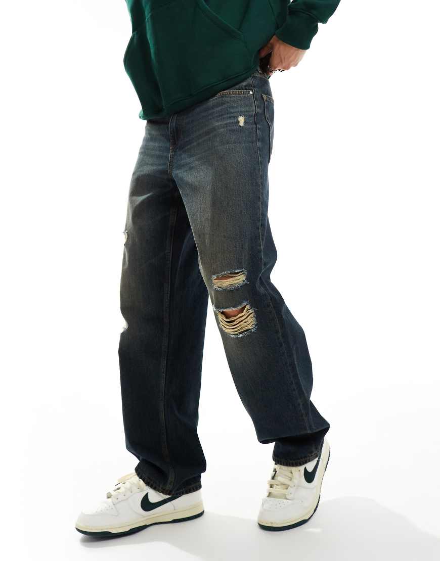 ASOS DESIGN - Weite Jeans in mittelblauer Waschung mit Zierrissen ASOS DESIGN - Weite Jeans in mittelblauer Waschung mit Zierrissen von ASOS DESIGN