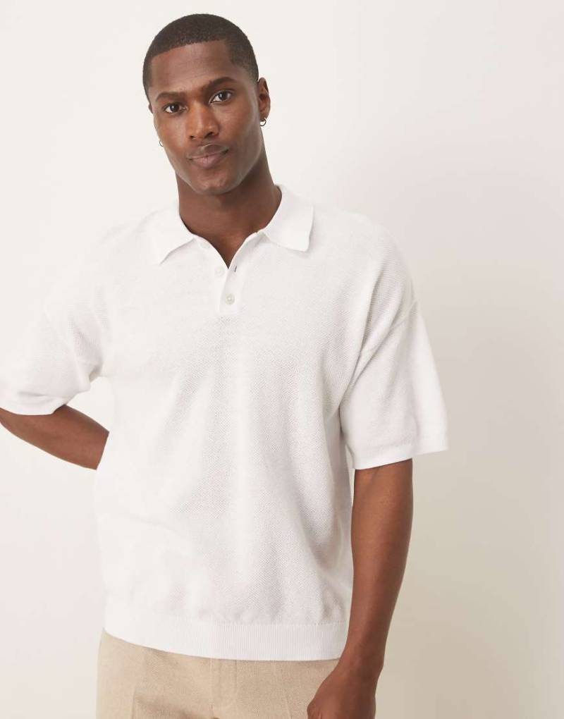 ASOS DESIGN - Lässig geschnittenes, leichtes Polohemd aus Pikee-Strick in Weiß von ASOS DESIGN
