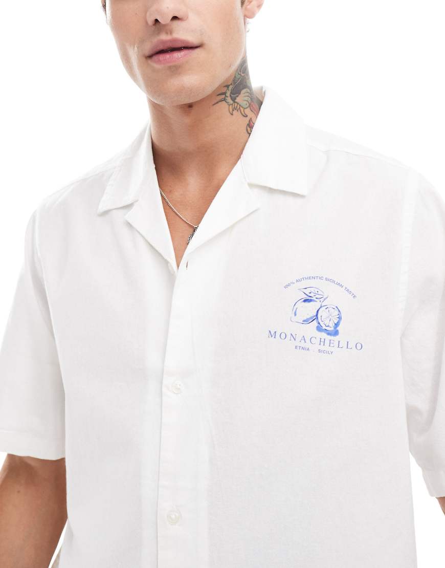 ASOS DESIGN - Lässig geschnittenes Hemd in Weiß mit Print vorne und Reißverschluss von ASOS DESIGN