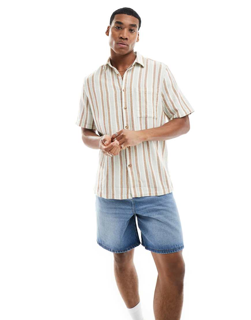 ASOS DESIGN - Lässig geschnittenes Hemd mit Streifen in Braun und Blau in Korbgeflecht-Optik ASOS DESIGN - Lässig geschnittenes Hemd mit Streifen in Braun und Blau in Korbgeflecht-Optik von ASOS DESIGN