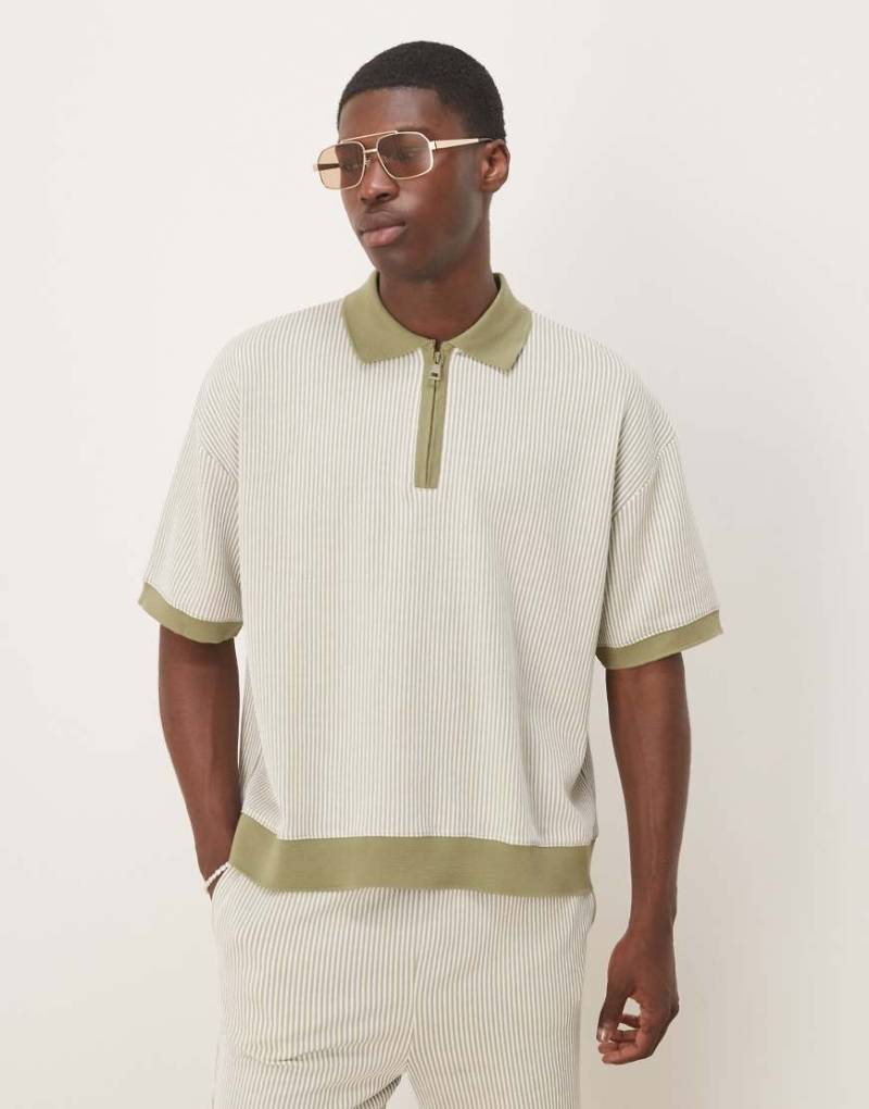ASOS DESIGN - Lässig geschnittenes Polohemd mit strukturierten Streifen-Bunt von ASOS DESIGN