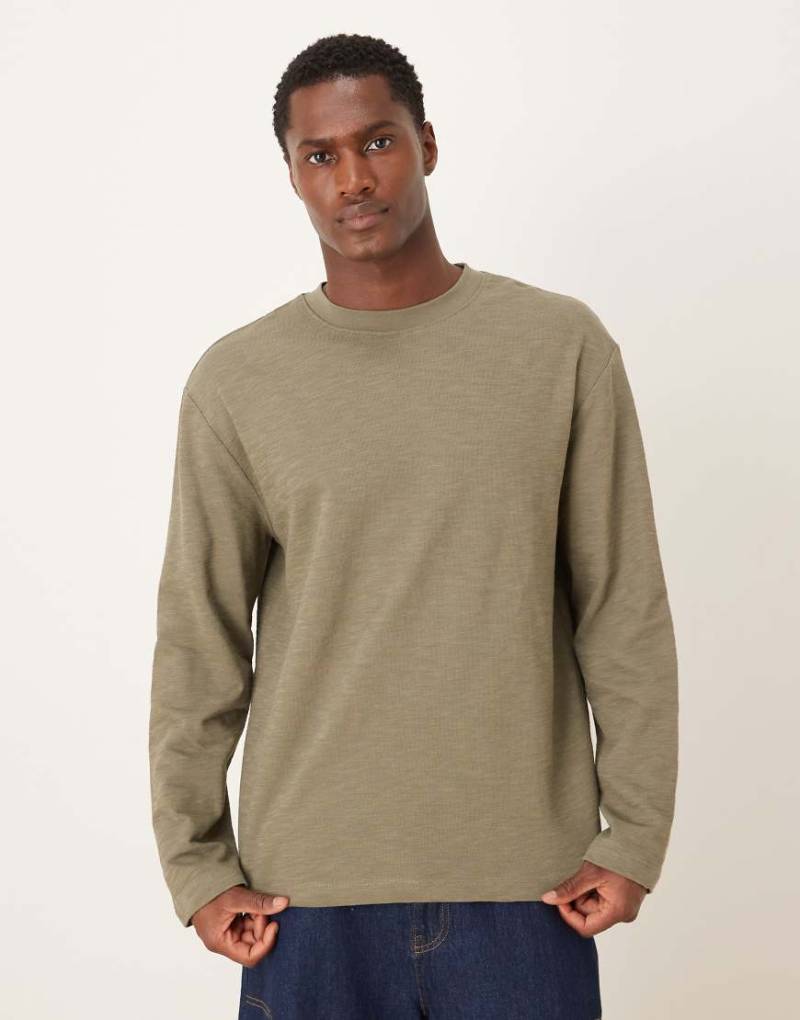 ASOS DESIGN - Lässiges, langärmliges Shirt in strukturiertem Khaki-Grün von ASOS DESIGN