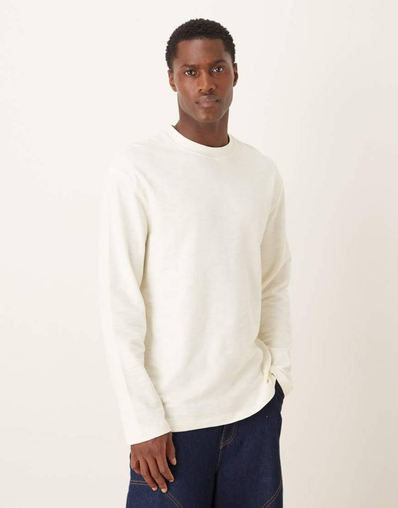 ASOS DESIGN - Lässiges, langärmliges T-Shirt in strukturiertem Creme-Weiß von ASOS DESIGN