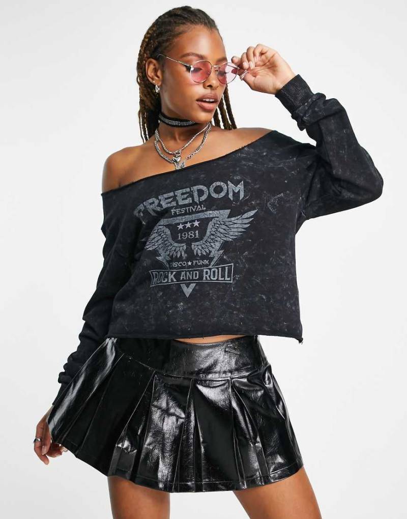 ASOS DESIGN - Lässiges, schulterfreies Sweatshirt in Anthrazit mit „Freedom"-Grafik und Schlitzausschnitt-Grau von ASOS DESIGN