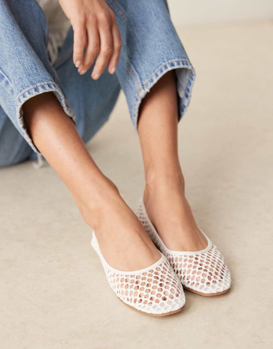 ASOS DESIGN Lagoon - Gewebte Ballerinas in Weiß von ASOS DESIGN