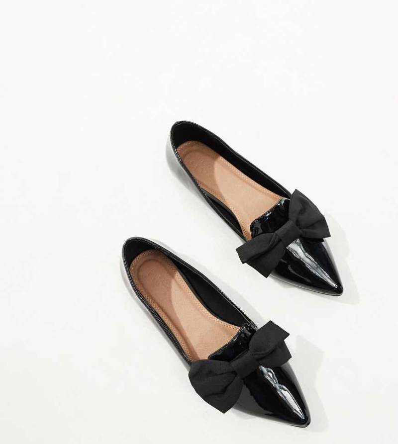ASOS DESIGN - Lake - Spitze, flache Ballerinas mit Schleife in Schwarz, weite Passform von ASOS DESIGN Wide Fit