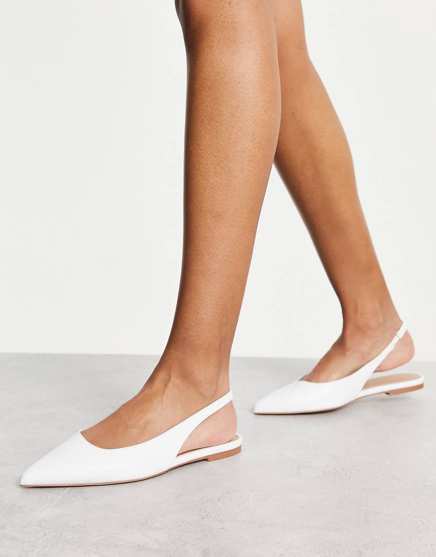 ASOS DESIGN - Lala - Ballerinas mit Fersenriemen in Weiß mit Eidechsenstruktur von ASOS DESIGN