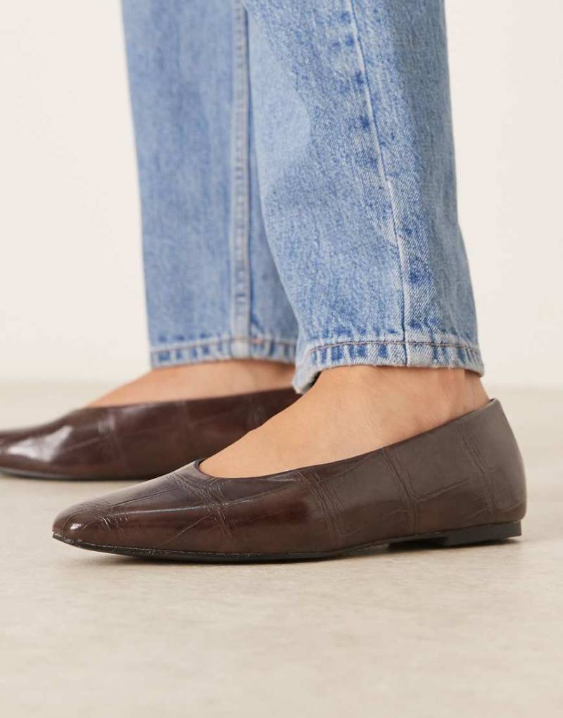 ASOS DESIGN - Lambert - Ballerinas in Kroko-Braun mit kantiger Spitze-Brown von ASOS DESIGN