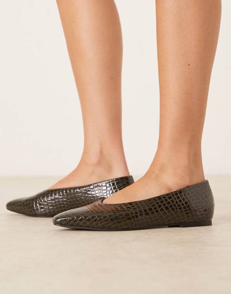 ASOS DESIGN - Lambert - Ballerinas in Kroko-Grün mit kantiger Spitze von ASOS DESIGN