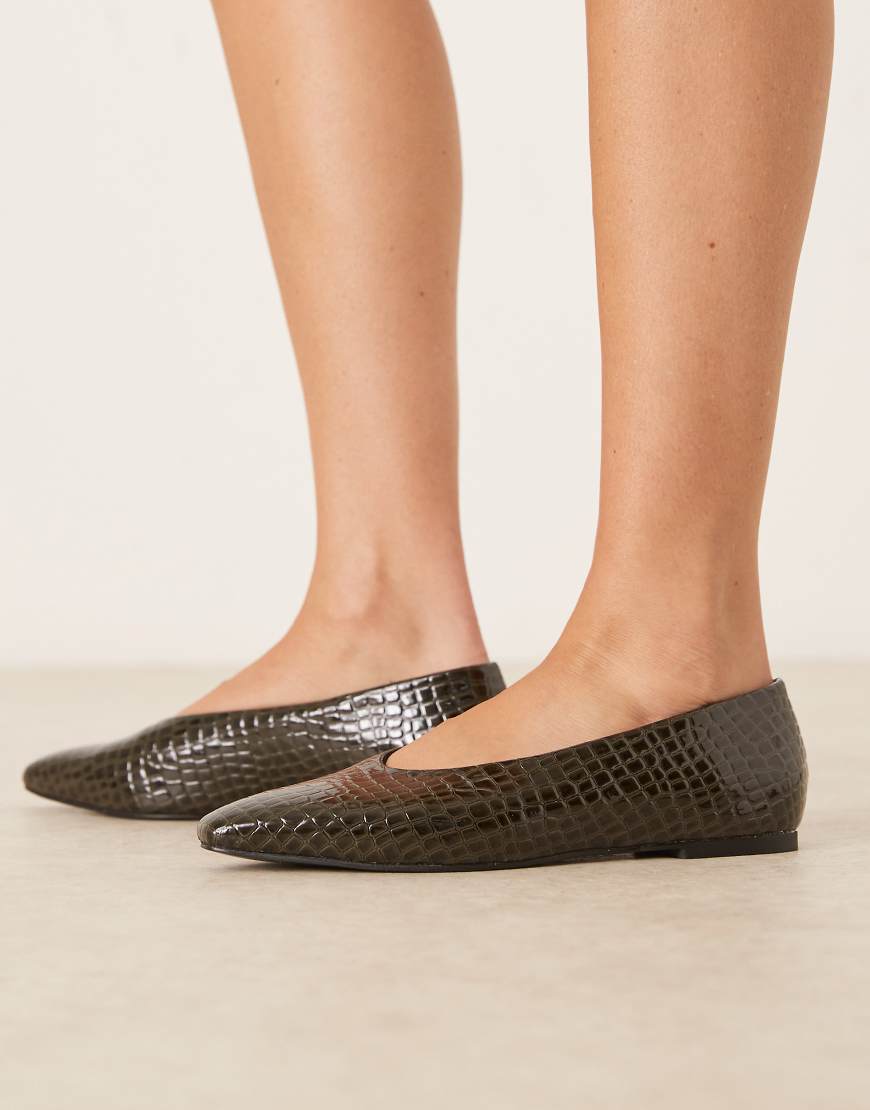 ASOS DESIGN - Lambert - Ballerinas in Kroko-Grün mit kantiger Spitze von ASOS DESIGN