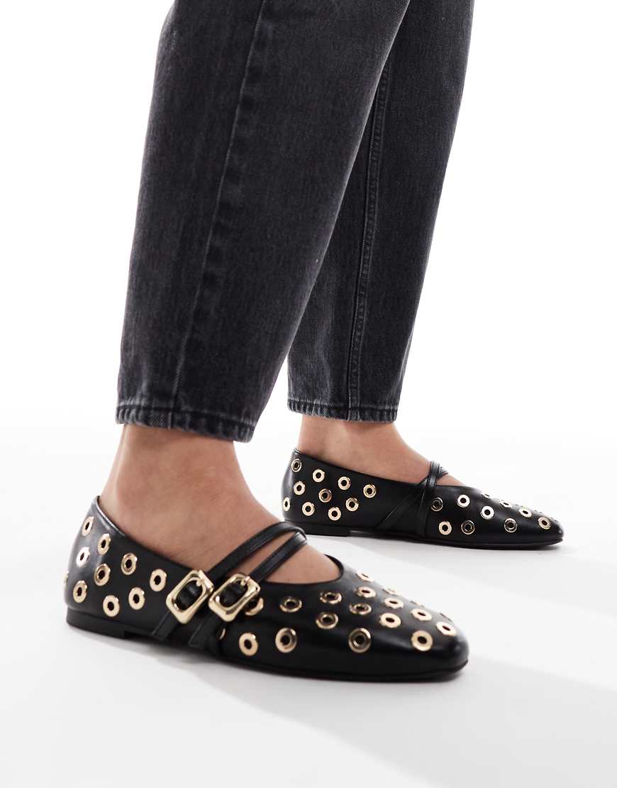 ASOS DESIGN - Landon - Mit Nieten besetzte Ballerinas in schwarzer Lackoptik mit Doppelriemchen ASOS DESIGN - Landon - Mit Nieten besetzte Ballerinas in schwarzer Lackoptik mit Doppelriemchen von ASOS DESIGN