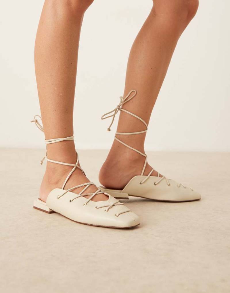 ASOS DESIGN - Laney - Hochwertige Leder-Mules in Wollweiß mit Ghillie-Schnürung von ASOS DESIGN