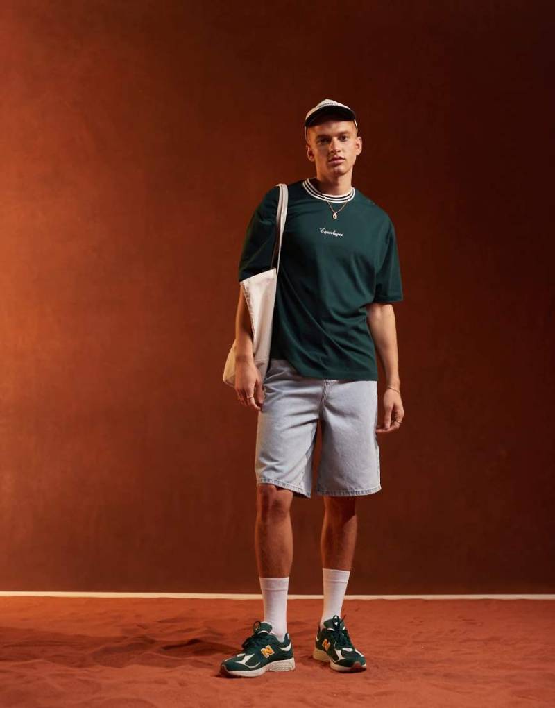 ASOS DESIGN - Lang geschnittene Jeans-Jorts in hellblauer Waschung von ASOS DESIGN