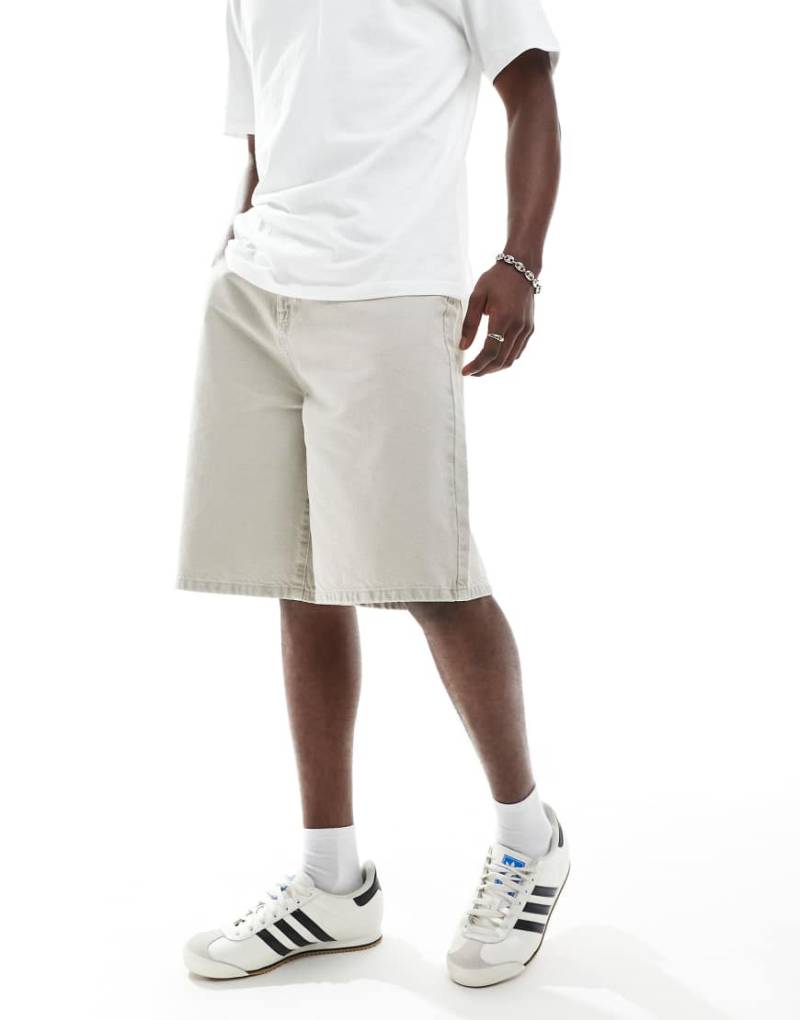 ASOS DESIGN - Lang geschnittene Jeans-Jorts in hellblauer Waschung von ASOS DESIGN