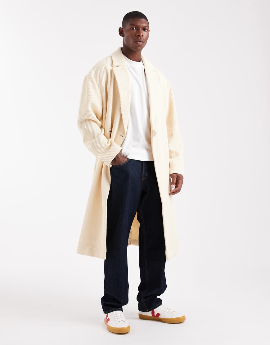 ASOS DESIGN - Lang geschnittener Oversize-Mantel in Woll-Optik in Ecru-Weiß von ASOS DESIGN