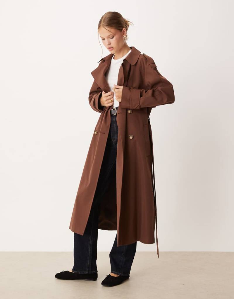 ASOS DESIGN - Lang geschnittener Trenchcoat in Schokobraun von ASOS DESIGN