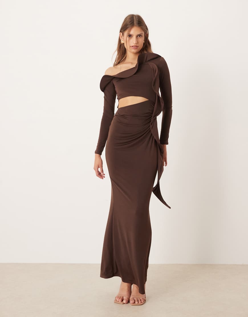 ASOS DESIGN - Langärmeliges, strukturiertes Midikleid in Schokobraun mit Rüschen und Zierausschnitt-Detail-Brown von ASOS DESIGN
