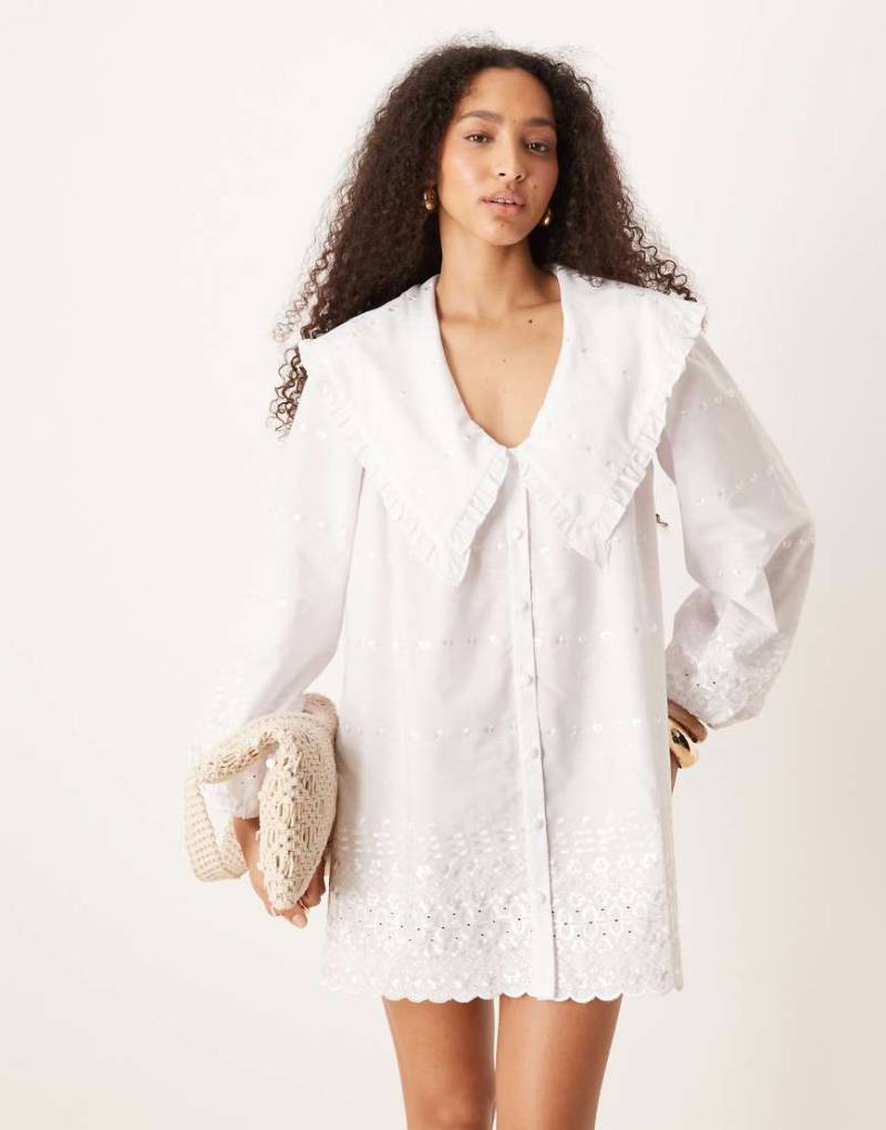 ASOS DESIGN - Langärmeliges Mini-Hemdkleid in Weiß mit Oversize-Kragen von ASOS DESIGN